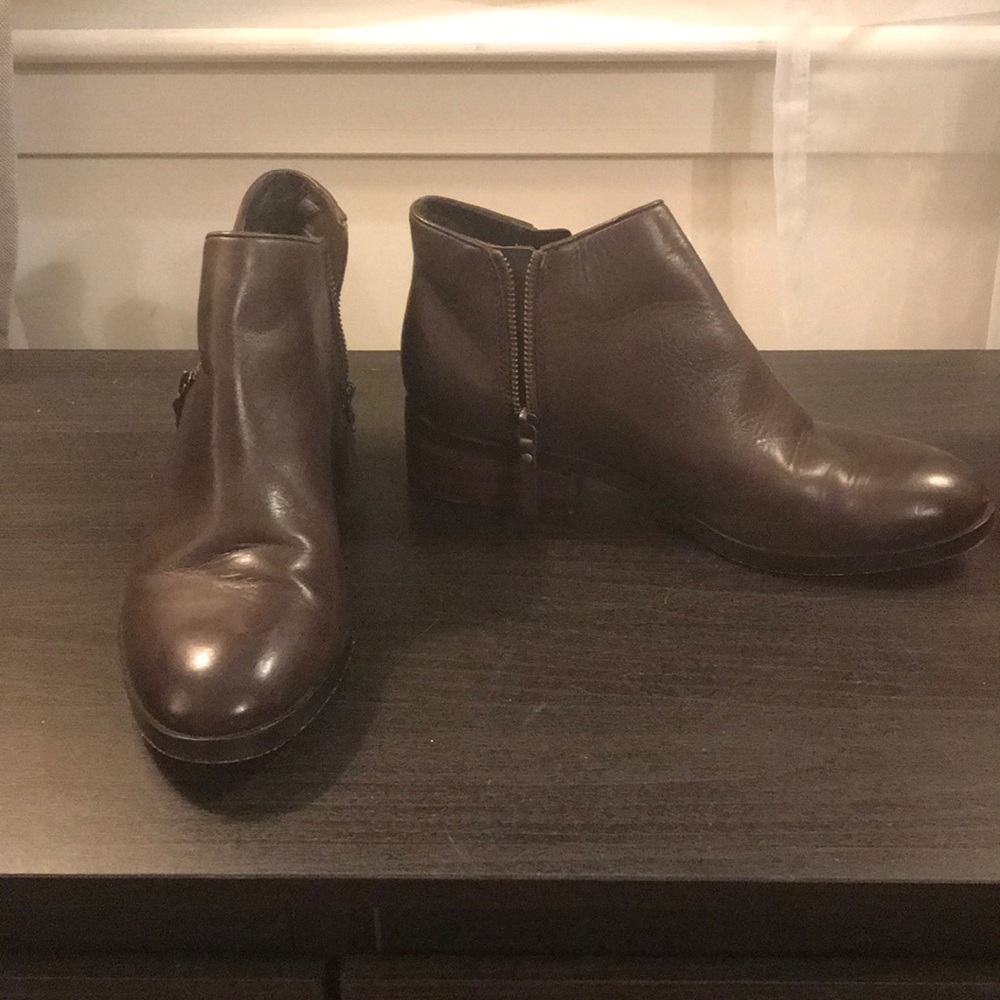 Brown leather booties with zippers